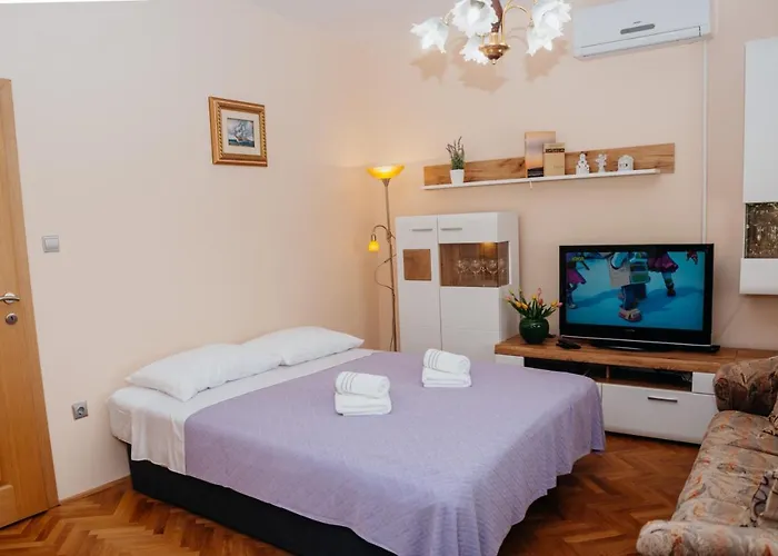 Neli Apartament *