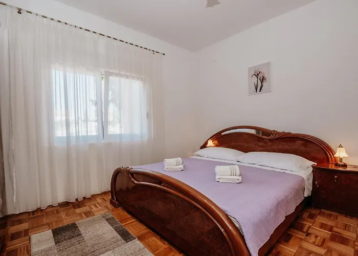 アパート Neli ヴィル