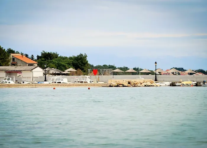 アパート Neli ヴィル